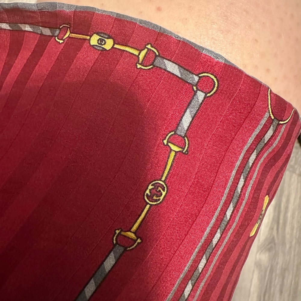Gucci silk scarf hand sewn used 1x in runway showing 9.5/10 rating clean - Picture 4 of 9